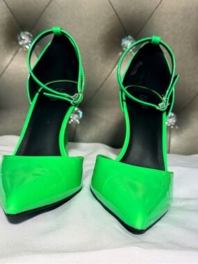 Preloved Bar III Women’s Neon Green Pointed Toe Ankle Strap Heels